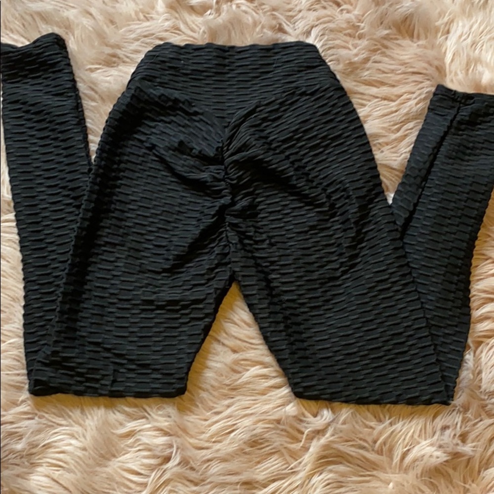 Black booty crunching leggings